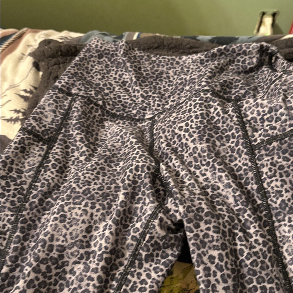 Scorpio Sol Black and Gray Patterned Leggings
